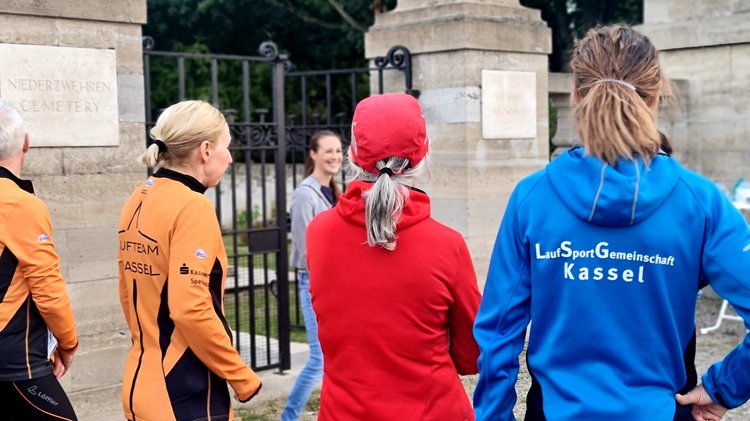 Maike Bartsch (Regionalbeauftragte Hessen Nord im Volksbund) berichtete über die Gräberstätte