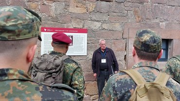 Oberst a.D. Damm spricht vor Bundeswehrsoldaten über die NS-Krankenmorde